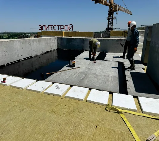 Монтаж сборной стяжки из ЦСП на плоской кровле